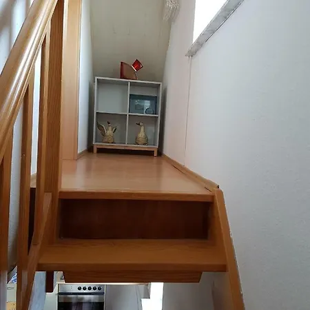 Kleines Haeuschen Am Deich, Vor Den Toren Von Sylt *