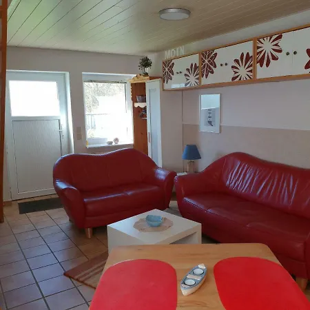 Kleines Haeuschen Am Deich, Vor Den Toren Von Sylt *